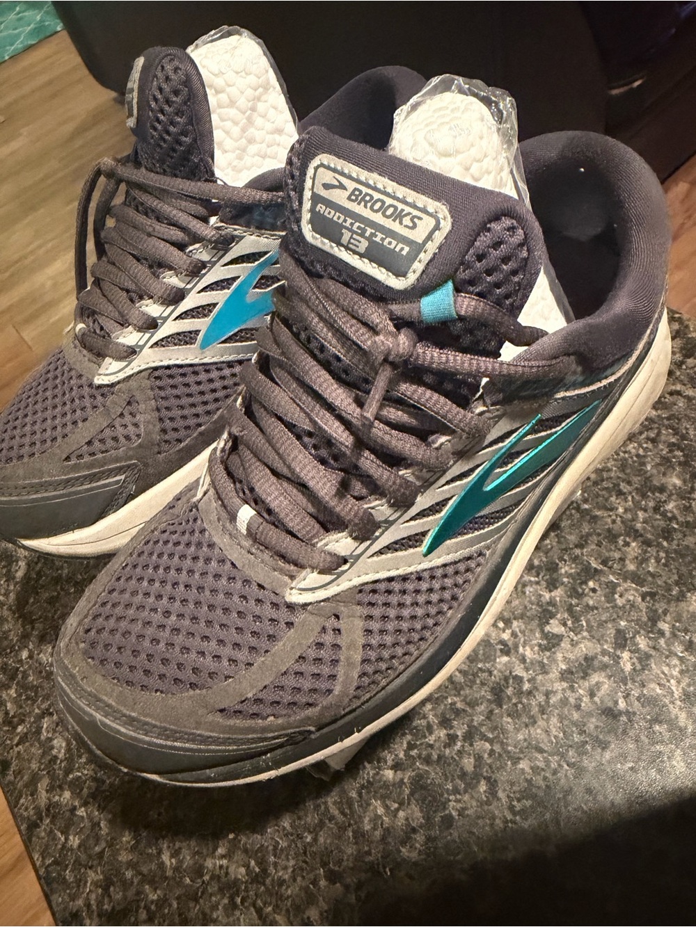 Brooks Men's Athletic Shoes - Gray with Teal Accents